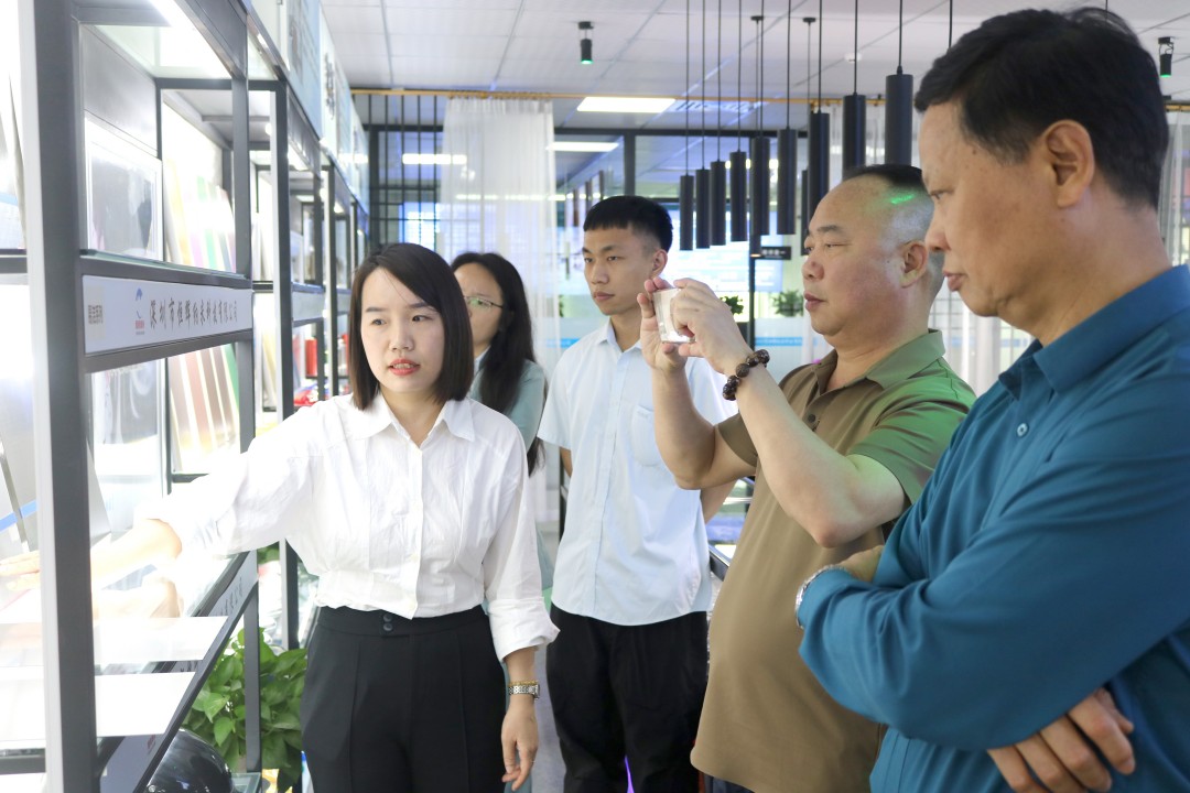 广东恒辉涂料工厂领导视察参观深圳恒辉纳米技术中心